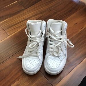 NIKE FORCE WOMENS SNEAKERS SIZE 6.5 EXCELLENT PREOWNED CONDITION